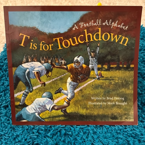 ☘️2 for $10☘️T is for Touchdown, A football alphabet, 2004 - Picture 1 of 6